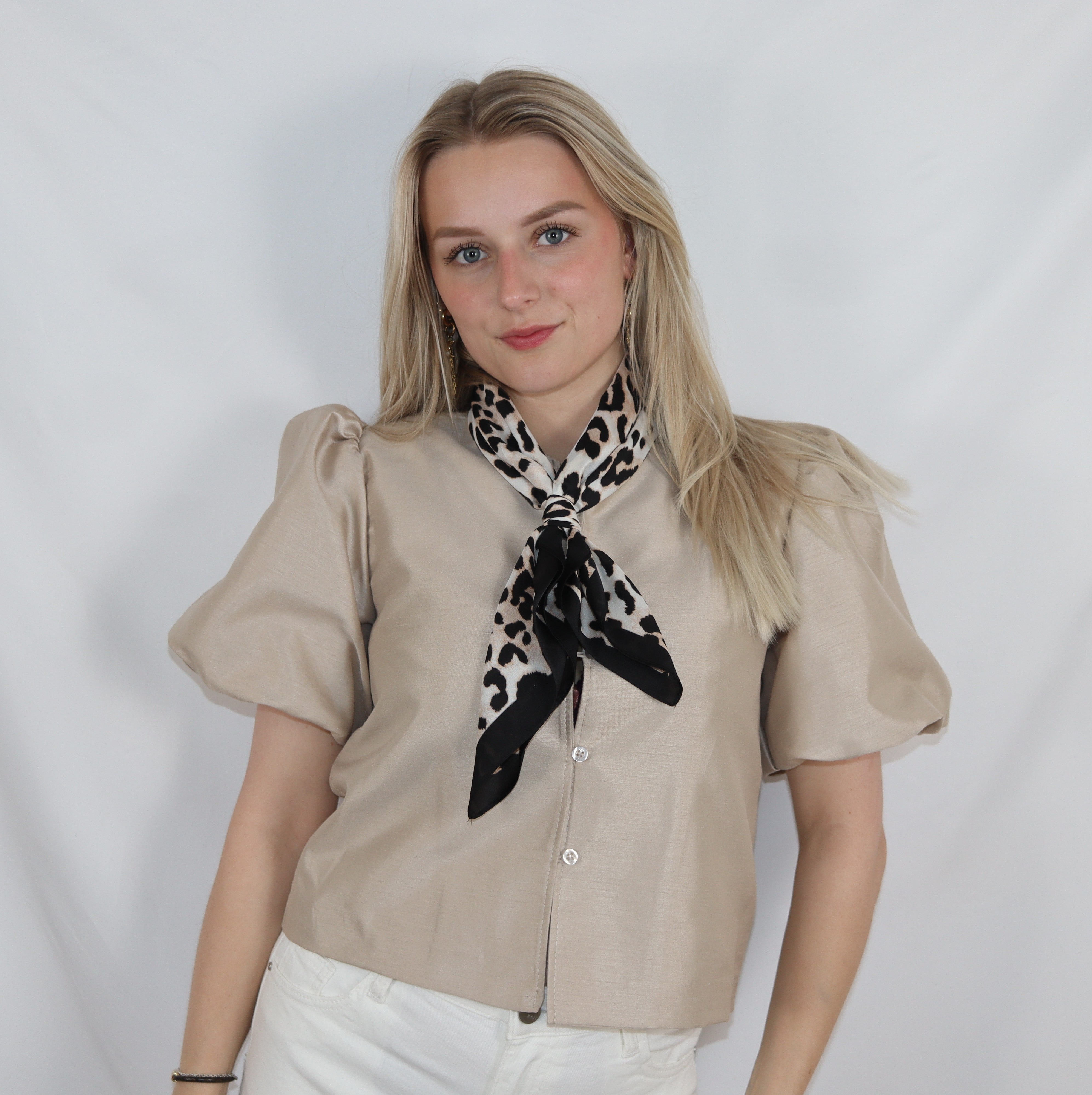 Leo scarf